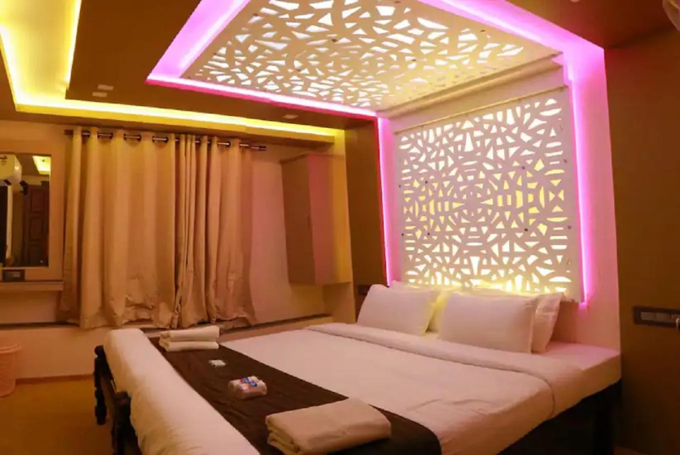Hotel na wodzie Northstar 4 Bedroom Ac Private Houseboat With All Meals Alappuzha Indie